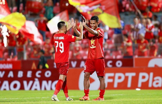 Adou Minh ghi bàn đầu tiên tại V.League. Ảnh: VPF..