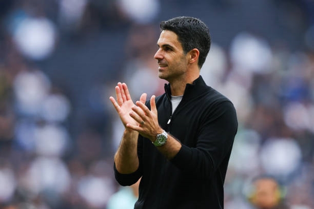 Sóng gió vẫn chưa qua với thầy trò Mikel Arteta.