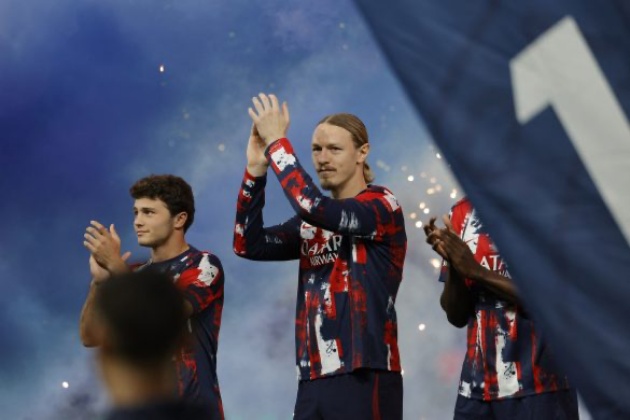 Thủ môn Safonov sẽ có trận ra mắt PSG vào sáng mai.