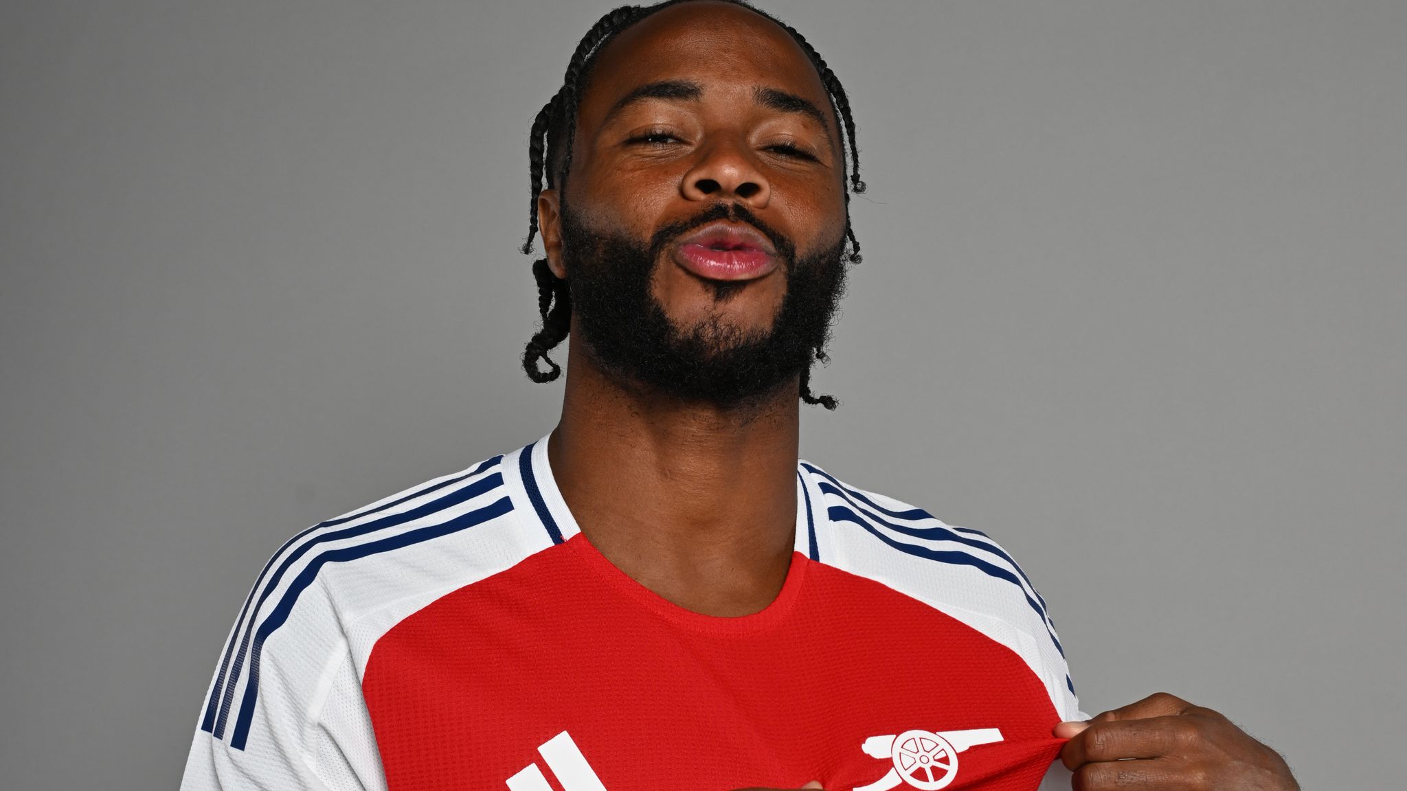 Hiện tại, Sterling đã gia nhập Arsenal và đứng trước cơ hội gia tăng thêm thành tích của mình ở đấu trường châu Âu.