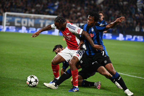 Tuy nhiên, đoàn quân của HLV Mikel Arteta lại lấn lướt Atalanta ngay từ những phút đầu trận, liên tục tạo nên những tình huống tấn công nguy hiểm về phía khung thành đội chủ nhà.