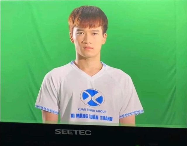 Hoàng Đức trong chiếc áo làm dấy lên sự hoài nghi.