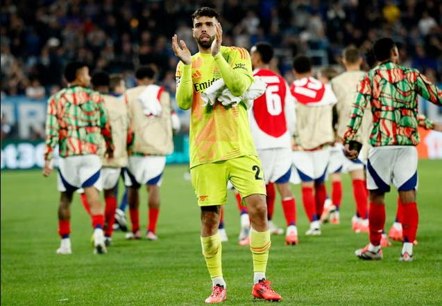Raya xứng đáng là người hùng của Arsenal với pha cứu thua có giá trị như 1 bàn thắng.