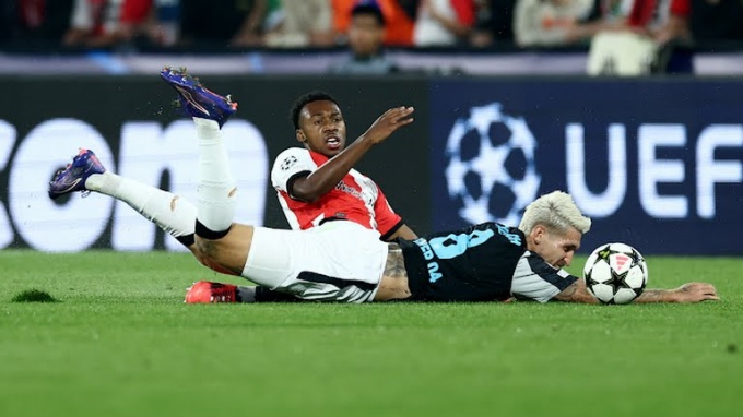 Đội chủ nhà chỉ gây ra khó khăn ban đầu trước khi hoàn toàn chịu trận trước nhà đương kim vô địch Bundesliga.