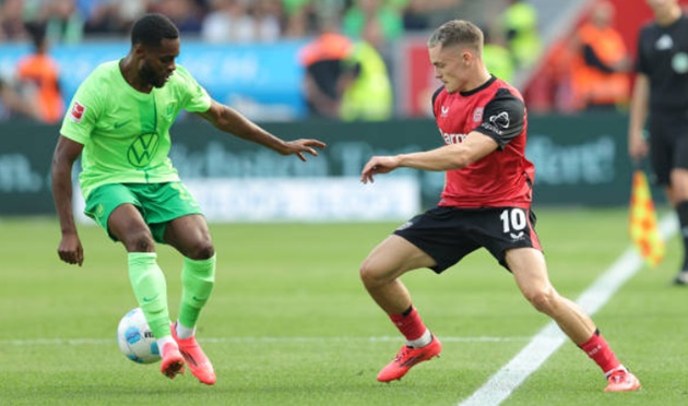 Leverkusen bị dẫn trước 2-3 trong hiệp một.