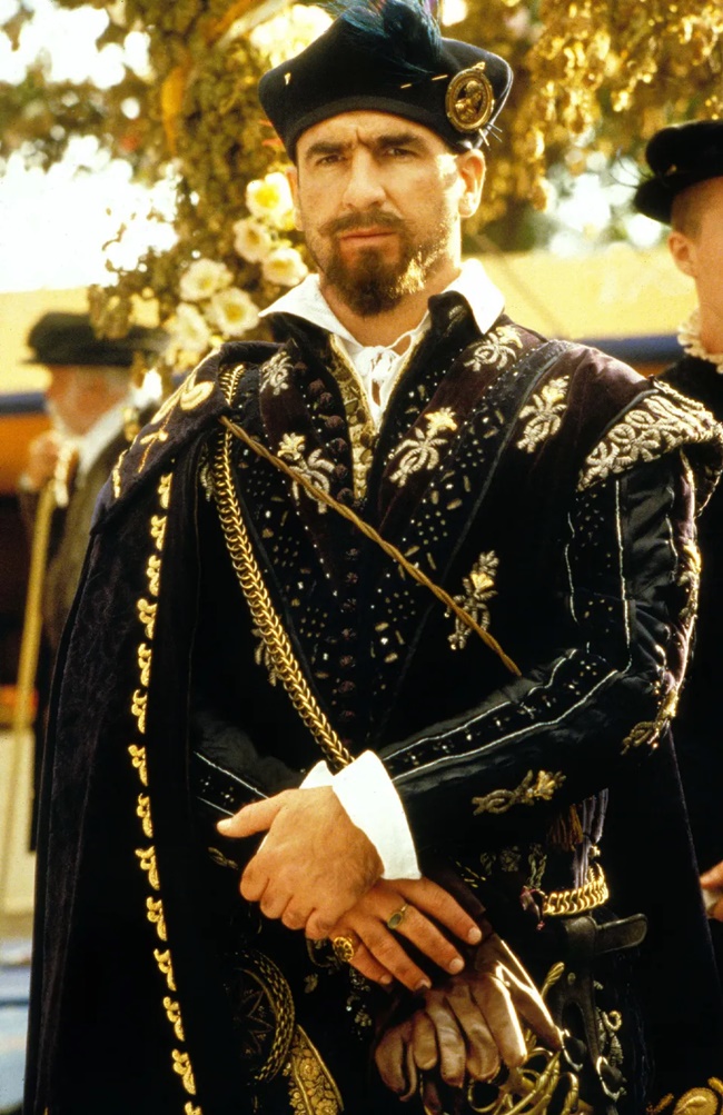 Eric Cantona đã có vai diễn đầu tiên tại Hollywood cùng với Cate Blanchett trong phim Elizabeth - vào vai một đại sứ đến từ Pháp.
