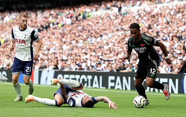 Jurrien Timber đã chơi tuyệt vời ở trận gặp Man City lẫn Tottenham. Anh là một phát hiện thú vị ở mùa giải này bên cánh phải.