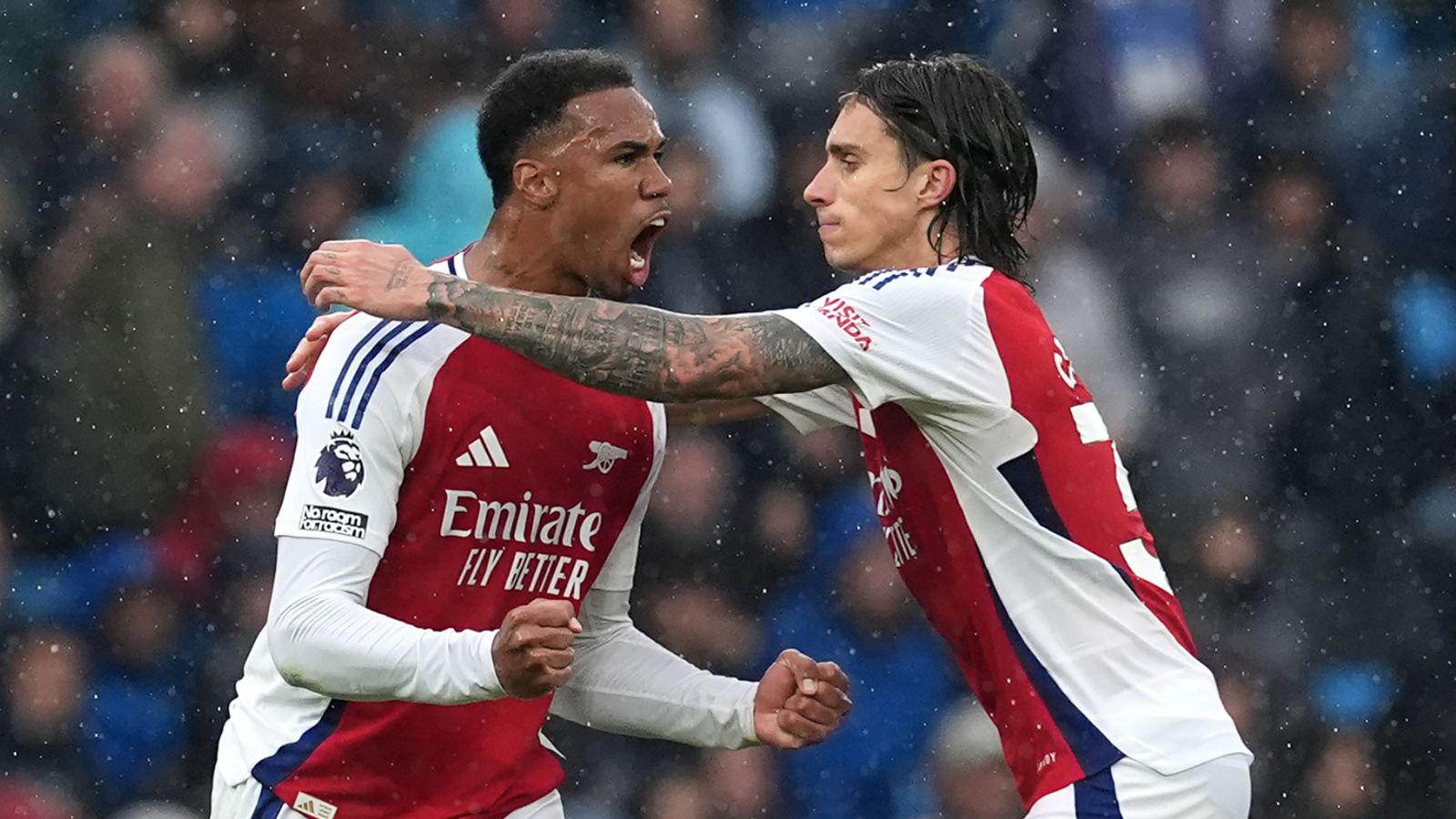 Riccardo Calafiori vừa có một bàn thắng tuyệt đẹp vào lưới Man City. Có lẽ anh sẽ được 'biên chế' hẳn vào vị trí hậu vệ trái mùa này.