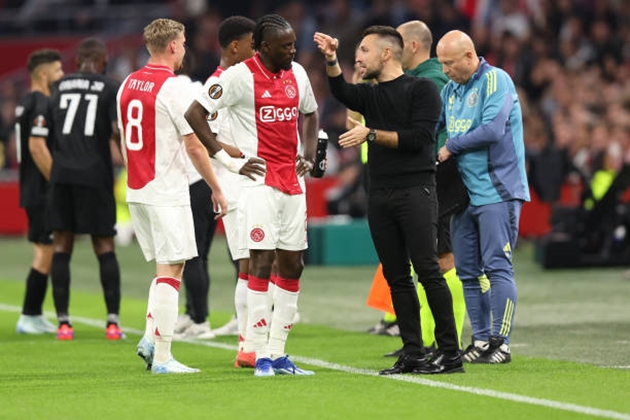 Bertrand Traore chỉ ở lại sân thêm năm phút nữa trước khi bị huấn luyện viên Francesco Farioli thay ra.