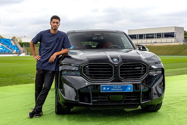 Ngôi sao người Anh đã chọn chiếc BMW XM màu đen với giá lăn bánh từ 110.000 đến 175.000 bảng Anh.