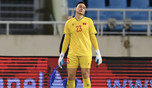 Được trao cơ hội, Văn Lâm lại thể hiện kém tự tin.