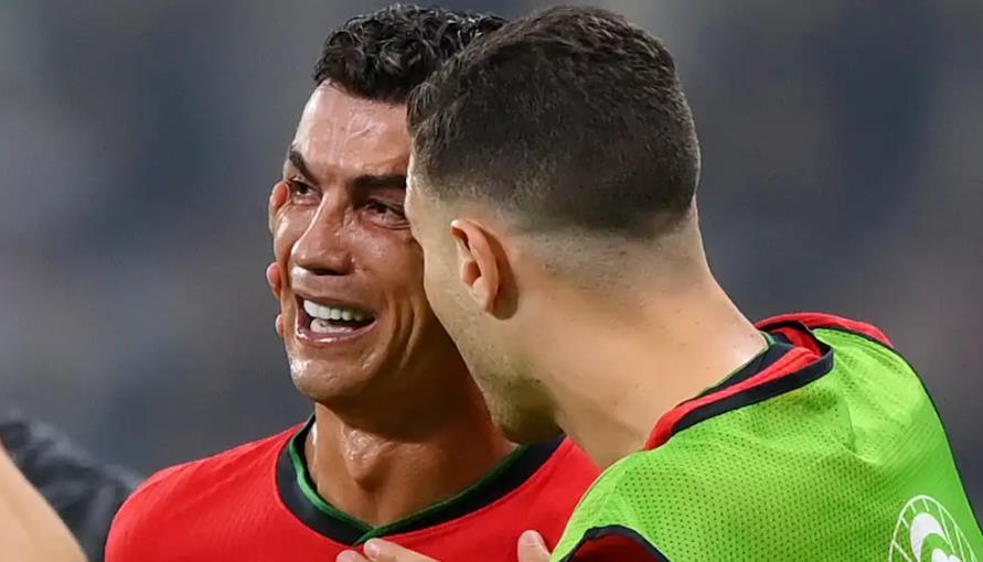 Ronaldo nên là 1 hành khách.