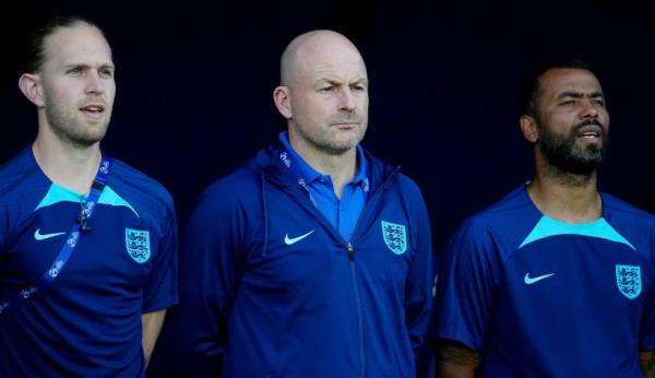 Lee Carsley cố chấp hay ngây thơ?