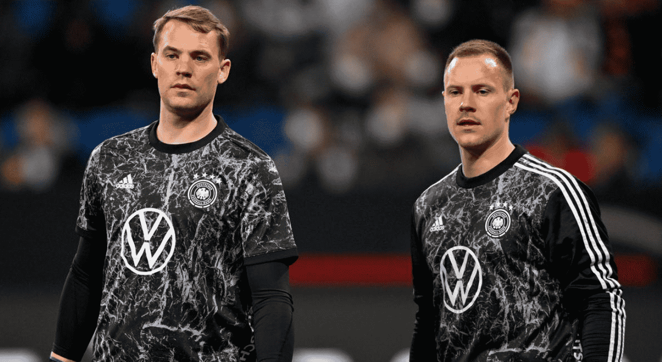 Ter Stegen nhiều năm qua không có cửa cạnh tranh với Neuer tại ĐT Đức.