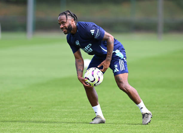 Arteta có lý do để gây bất ngờ với Sterling.