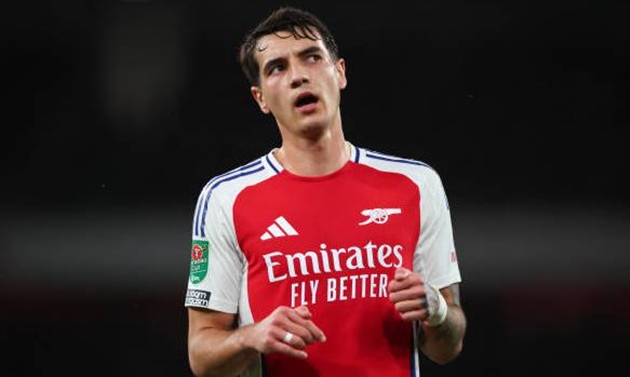 Arsenal không có ý định bán Jakub Kiwior trong tháng 1.