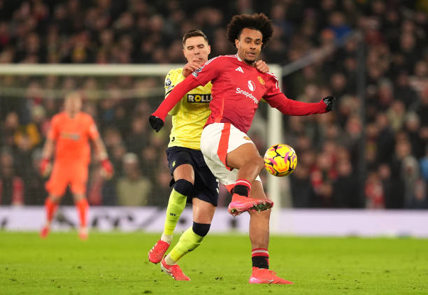 Zirkzee tiếp tục có một trận đấu hay.