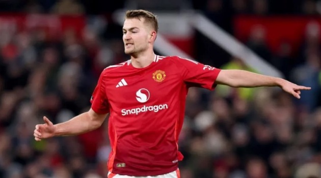 Matthijs de Ligt trong màu áo MU.