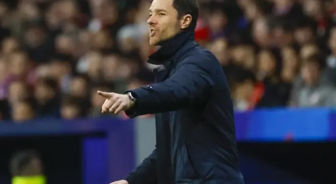 Alonso cùng các học trò nhận thất bại trước Atletico.