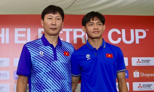 HLV Kim Sang-sik sẽ cần khai thác cầu thủ trẻ