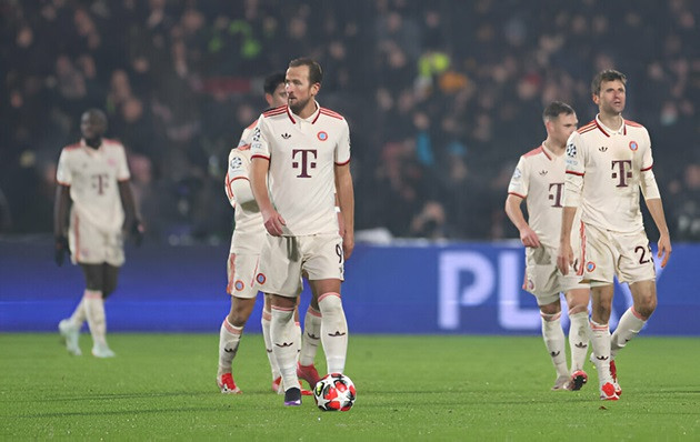 Bayern Munich thua sốc Feyenoord 0-3 trên sân khách.