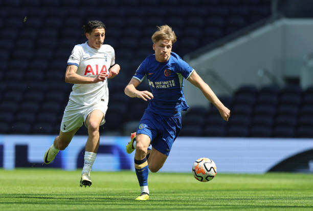 Morgan dưới màu áo đội trẻ Chelsea.