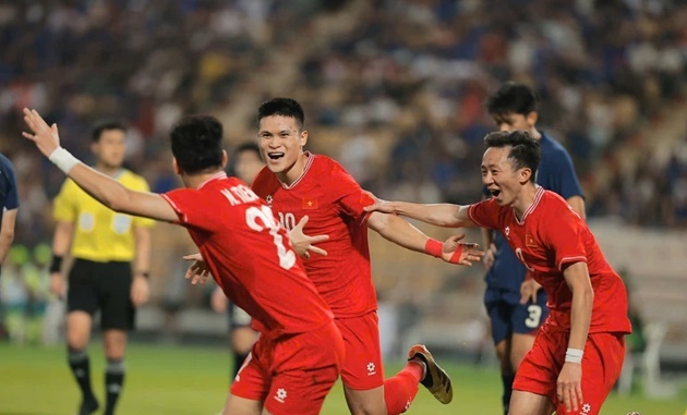 Tuấn Hải bất ngờ đá chính và tỏa sáng