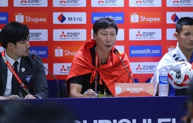 Ông Kim Sang-sik giúp đội tuyển Việt Nam lấy lại niềm tin từ người hâm mộ.