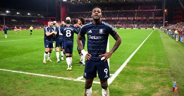Jhon Duran đang lọt vào tầm ngắm của Barca.