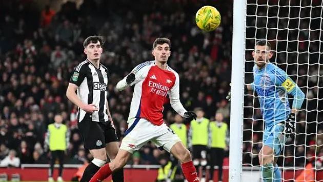 Arsenal phung phí nhiều cơ hội.