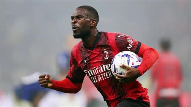 Fikayo Tomori gây ấn tượng ở Milan.
