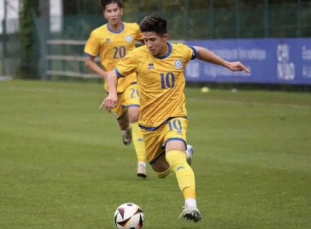 Sao mai 16 tuổi ký hợp đồng với Chelsea.