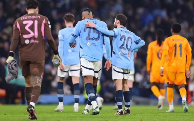 Man City gặp bão chấn thương