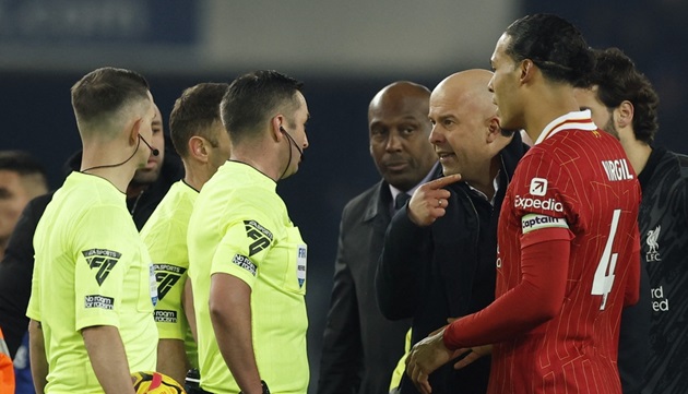 Liverpool trải qua những khoảnh khắc mất bình tĩnh.
