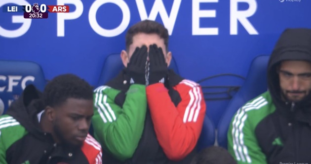 Jorginho bày tỏ sự thất vọng với Sterling.
