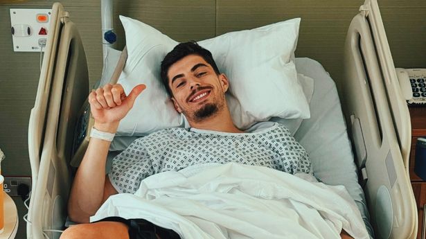 Kai Havertz đăng tải trên trang cá nhân hình ảnh tươi cười của anh trên giường bệnh.
