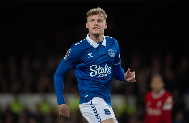 Branthwaite đang là điểm tựa vững chắc của Everton.