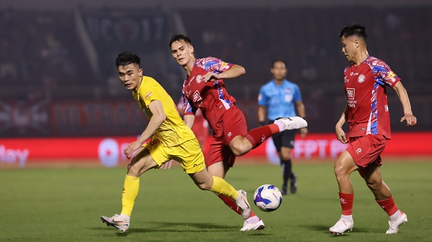 Vòng 13 V-League diễn ra kịch tính.