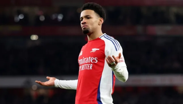 Ethan Nwaneri đang tỏa sáng trong màu áo Arsenal.