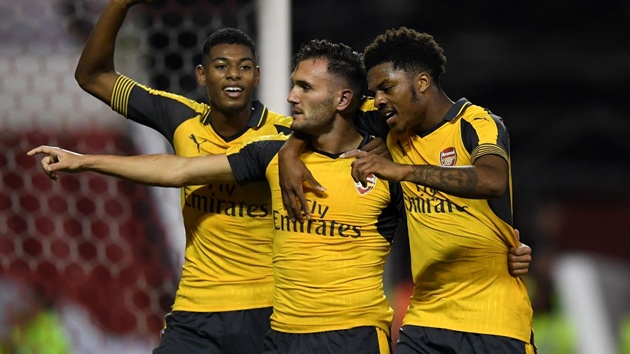 Perez đứng trái chiến tuyến với Arsenal tại Champions League