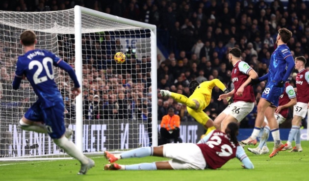 Tình huống Wan-Bissaka phản lưới nhà.