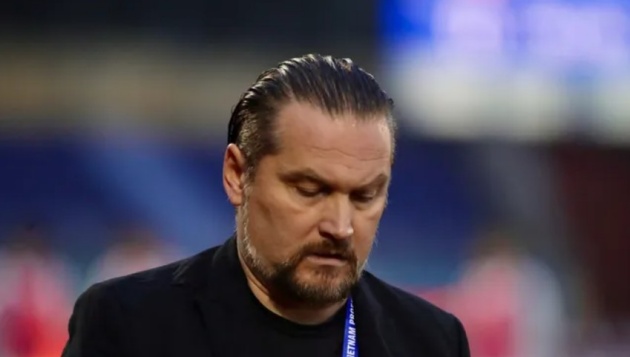 HLV Velizar Popov không hài lòng về công tác điều hành của trọng tài.