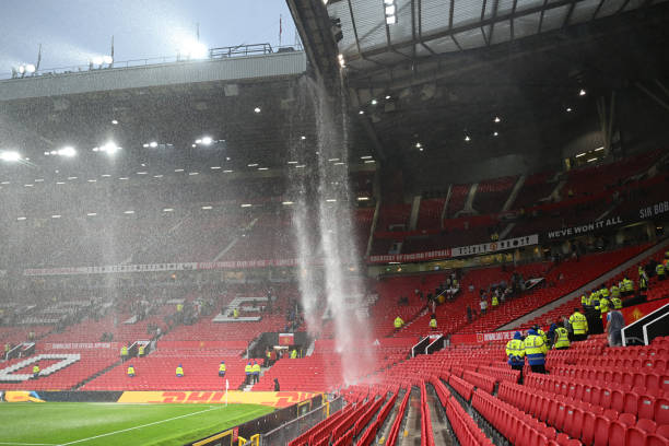 Old Trafford hiện đã xuống cấp trầm trọng.