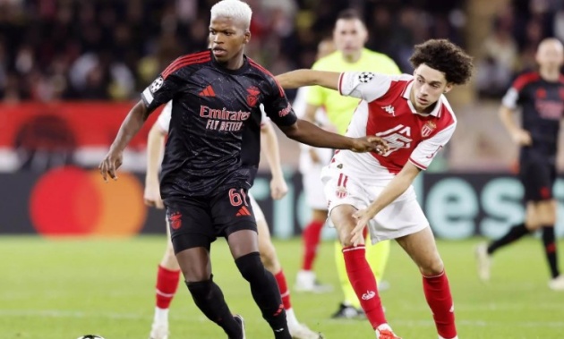 Tiền vệ Florentino Luis (bên trái).