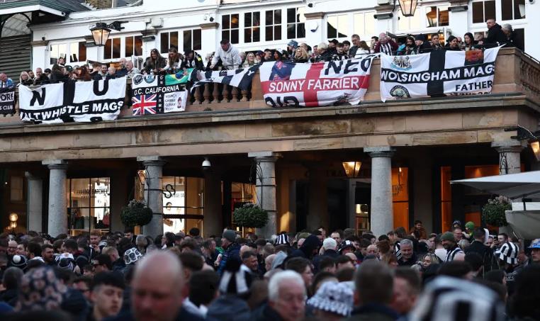 Đối thủ của Newcastle, Liverpool, cũng đang đối mặt với nhiều tổn thất ở hàng thủ. Trent Alexander-Arnold, Conor Bradley và Joe Gomez đều vắng mặt vì chấn thương.