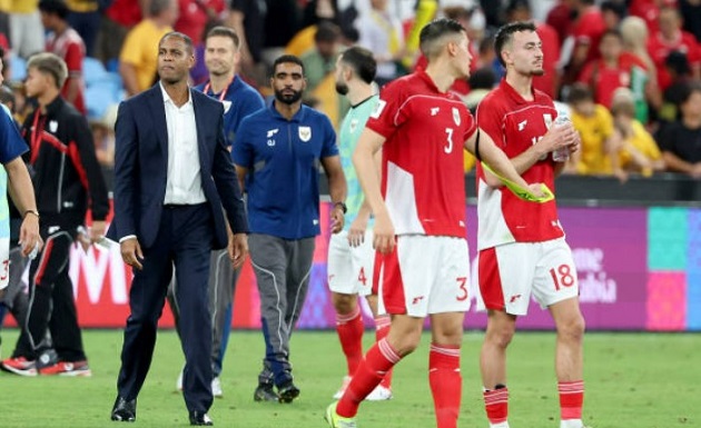 Kluivert có màn ra mắt đáng quên.