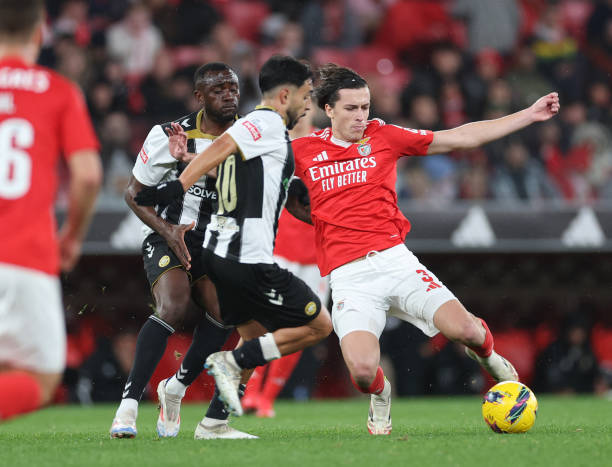 Carreras tỏa sáng trong màu áo Benfica.