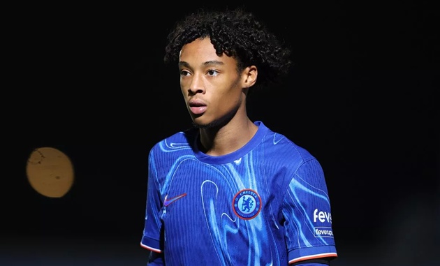 Kiano Dyer đã từng được điền tên vào đội hình của Chelsea trước đó