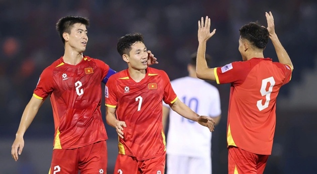 Hai Long gây ấn tượng ở 2 trận Campuchia và Lào