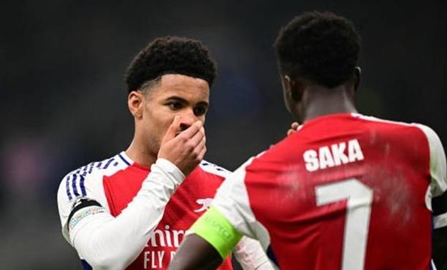 Bukayo Saka trở lại sẽ đem đến thách thức lớn dành cho Ethan Nwaneri.